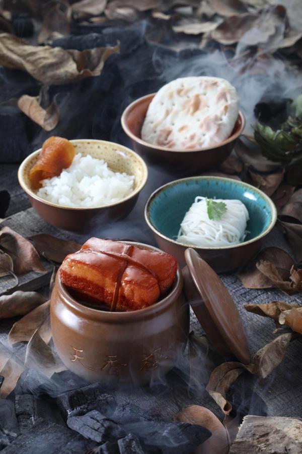 מלון The Landis טאיפיי מראה חיצוני תמונה A selection of Laotian dishes